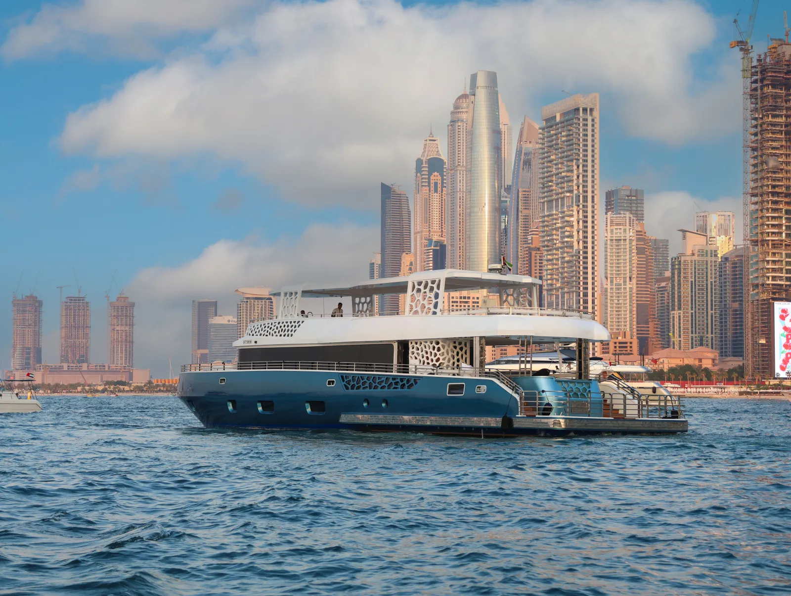 Arabian Pearl 101 yacht charter in Dubai – photo 7