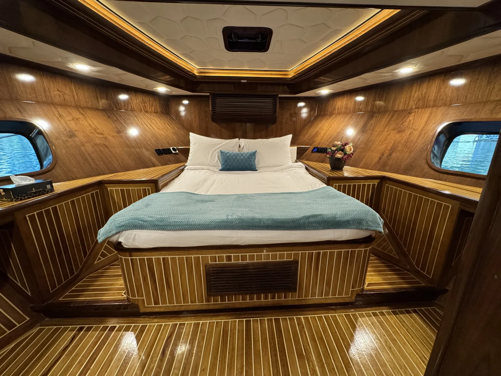Arabian Pearl 101 yacht charter in Dubai – photo 20