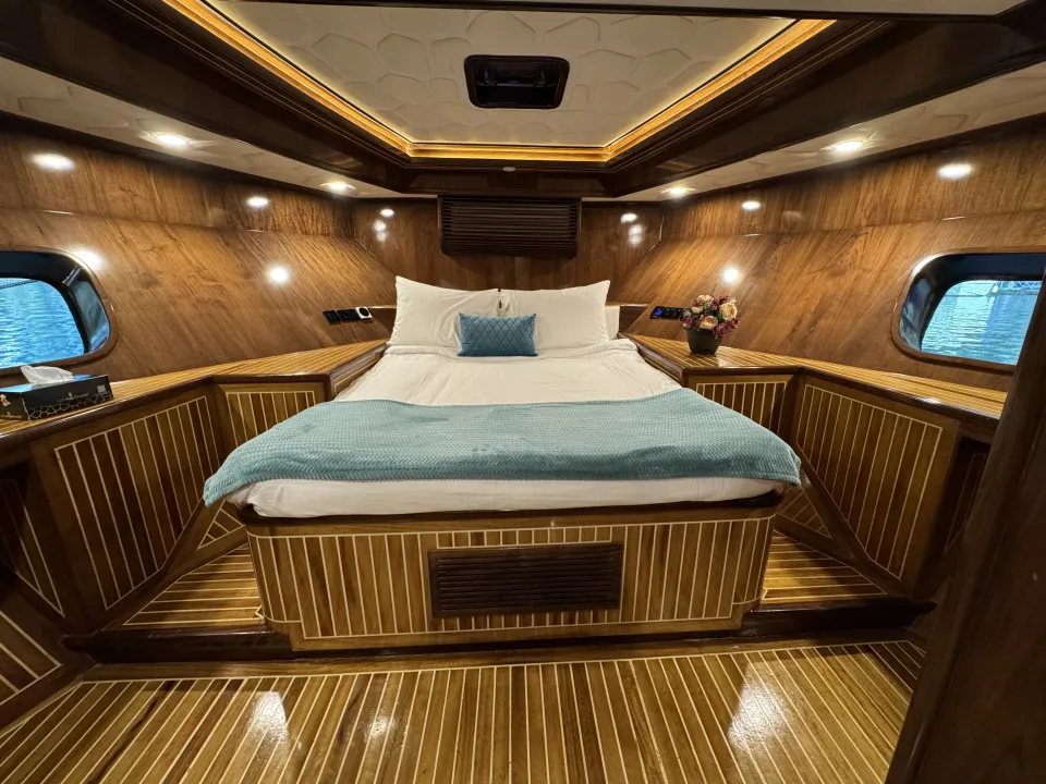 Arabian Pearl 101 yacht charter in Dubai – photo 20