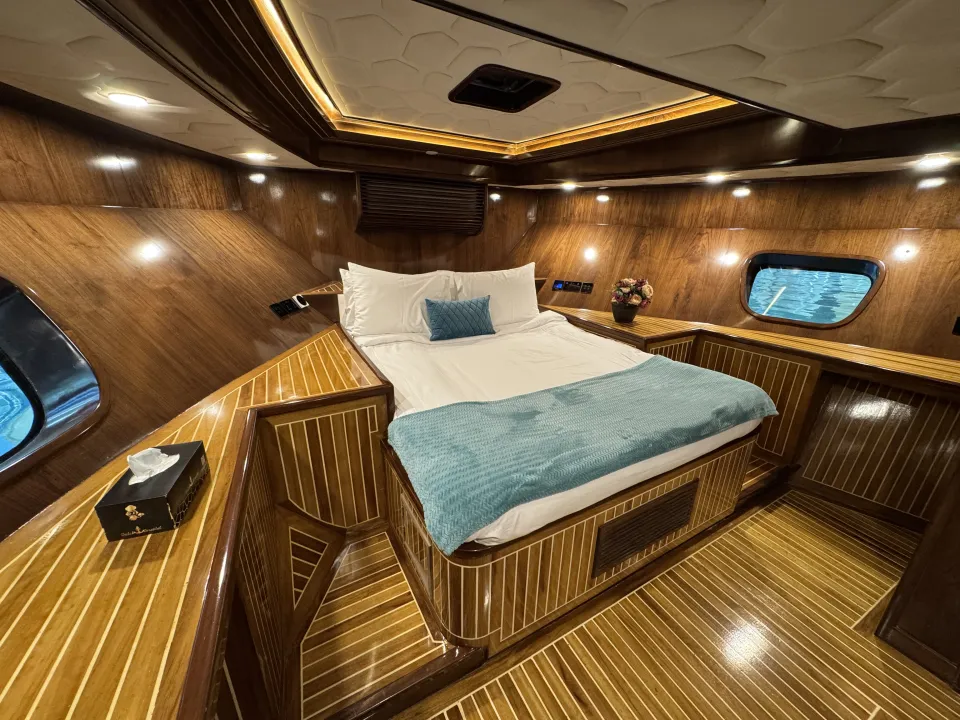 Arabian Pearl 101 yacht charter in Dubai – photo 19