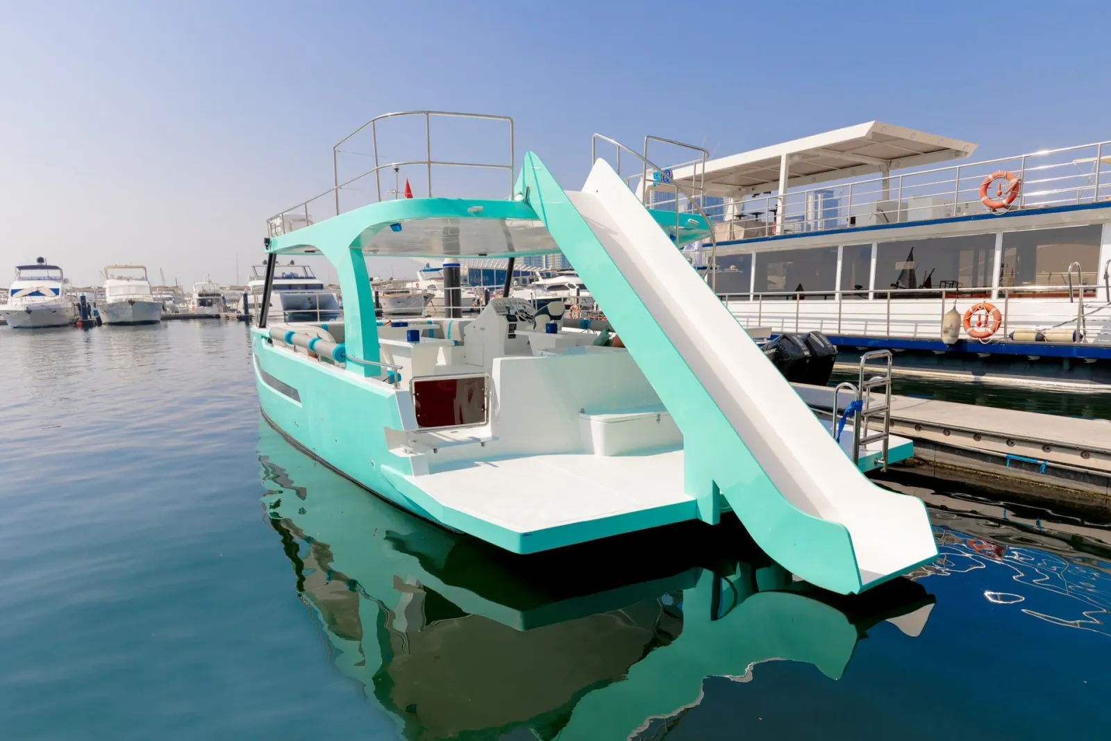 Jump yacht charter in Dubai – photo 1
