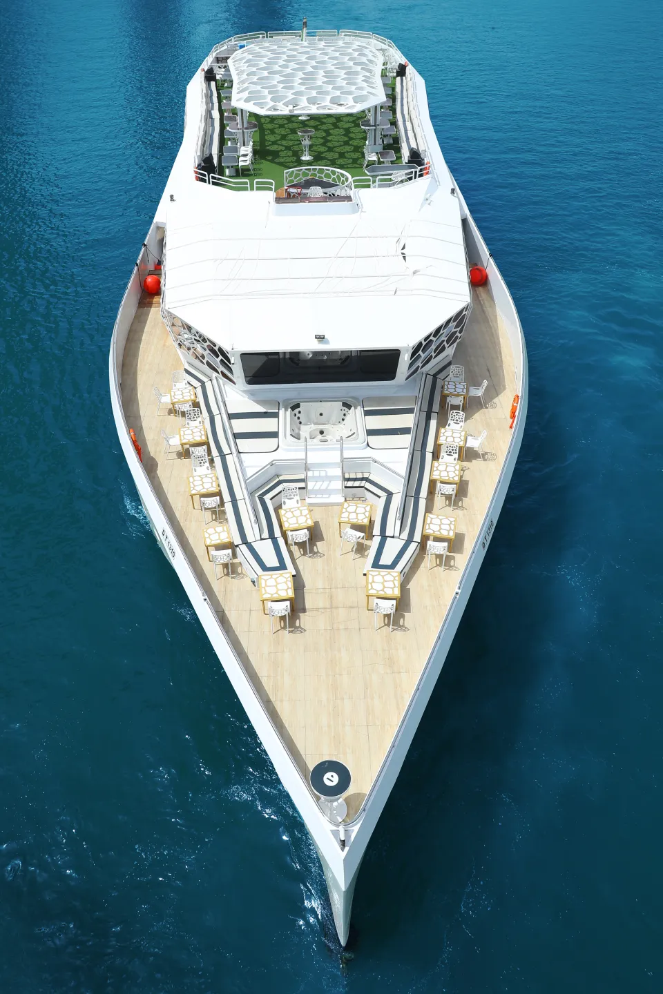 Lotus 240 yacht charter in Dubai – photo 4