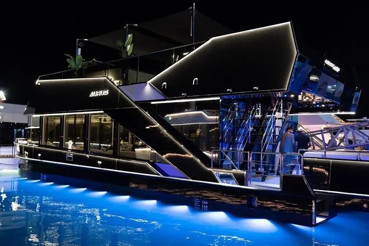 Marina Houseboat yacht charter in Dubai – photo 1